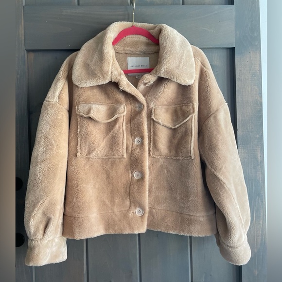American Eagle 🦅 
Tan teddy fur jacket/coat 🧥 
Size Small - Picture 3 of 8